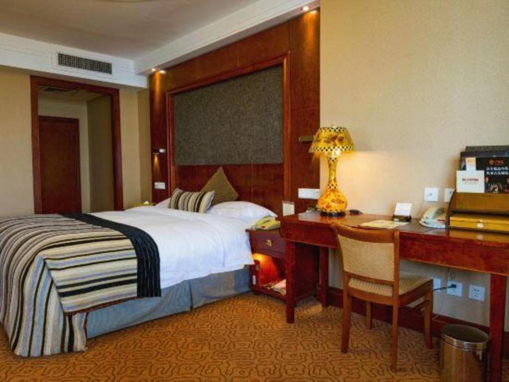 Yantai Golden Gulf Hotel Exterior photo