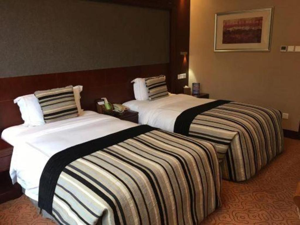 Yantai Golden Gulf Hotel Exterior photo